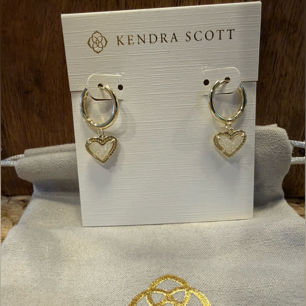 NWT Kendra Scott Ari Heart Gold Huggie Earrings In Iridescent Drusy